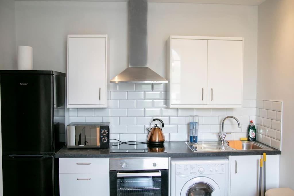 Fortunae'S Cosy Apartment- By Fang Sunderland  Exterior foto