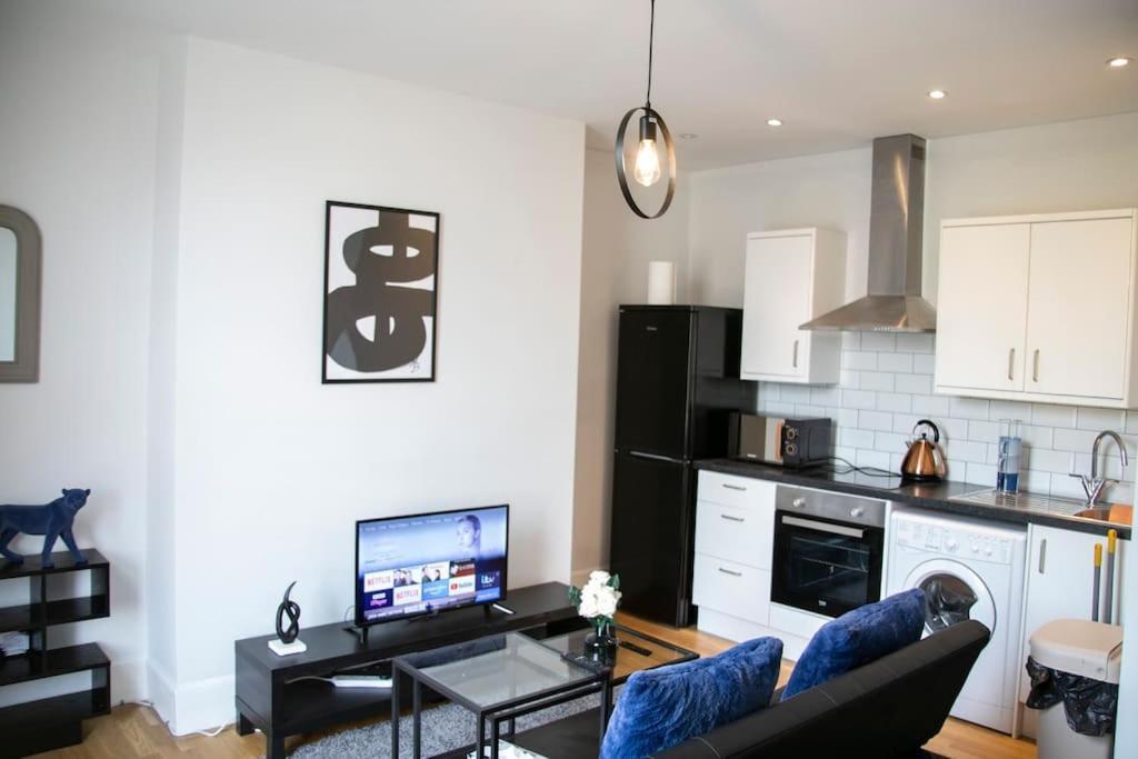 Fortunae'S Cosy Apartment- By Fang Sunderland  Exterior foto