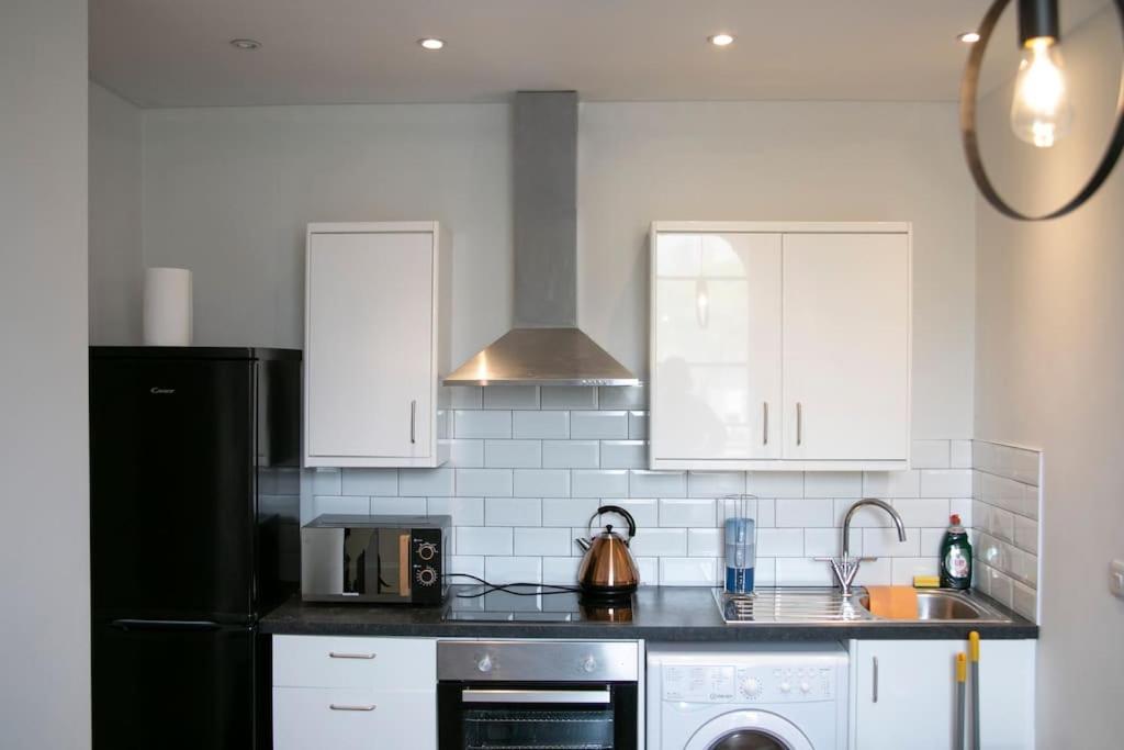 Fortunae'S Cosy Apartment- By Fang Sunderland  Exterior foto