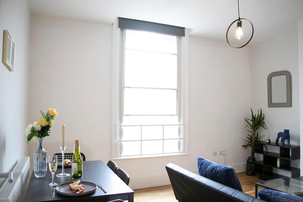 Fortunae'S Cosy Apartment- By Fang Sunderland  Exterior foto
